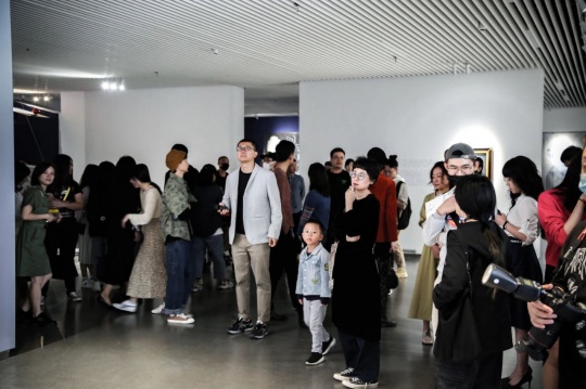 林林峰个展 “正午的分界”开幕  呈双重身份的审视和思考