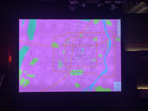 薛若哲 《渥彻城地图》 210x150cm 灯箱 2012
