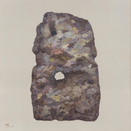 房间墙上的一幅青苔石:《内在的时间》 120×120cm 布面油画 2015
房间墙上的一幅青苔石:《内在的时间》 120×120cm 布面油画 2015