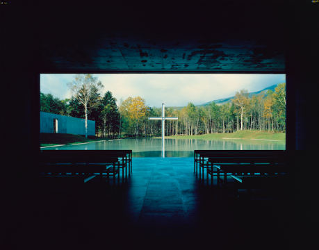 光之教堂 Church of the Light，图片来源：安藤忠雄建筑研究所

“水之教堂”是安藤忠雄1975年为日本北海道设计的作品，也是世界上独一无二，唯一一座以“水”为主题的教堂。
