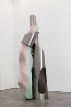 《总是,不是全部 No.3》 323×100×116cm 不饱和聚酯树脂、丙烯酸喷漆、不锈钢 2020
《总是,不是全部 No.3》 323×100×116cm 不饱和聚酯树脂、丙烯酸喷漆、不锈钢 2020