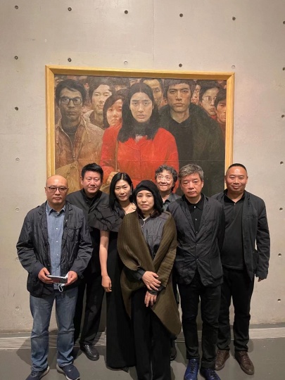 时隔几十年，加入了龙美术馆馆长王薇（左三）的“第三代人”，摄影：谭国斌
