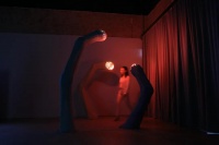 从798的一场舞蹈开始，看户尔空间“行为之物：日常的实践”的艺术趣味,郑亦然