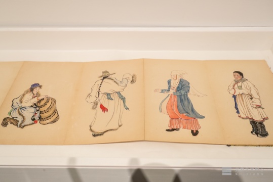 蒙藏人物图（册页）15×25cm×9 纸本水墨设色 1942
