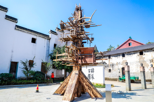 《耒耕田肥》孔景才：广州美术学院
