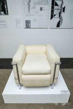 勒·柯布西耶，夏洛特·佩里安和皮埃尔·让纳雷《C2椅》 Cassina 版本 1970年代产

