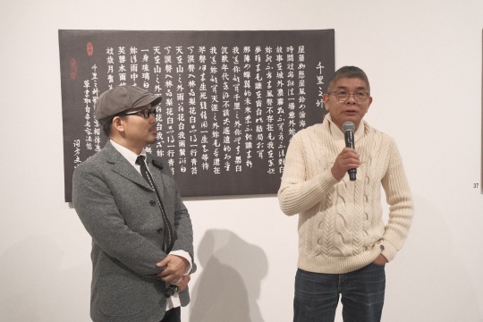 发布会现场，方文山（左）、索卡艺术创始人萧富元（右）
