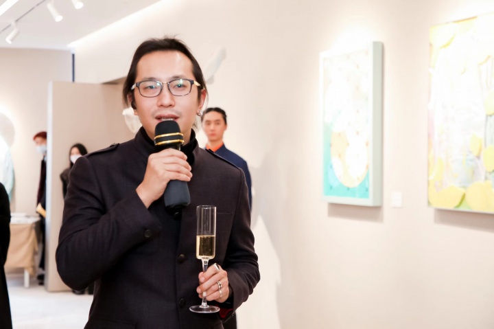 UCCA副馆长、UCCA集团艺术总监尤洋在展览现场
