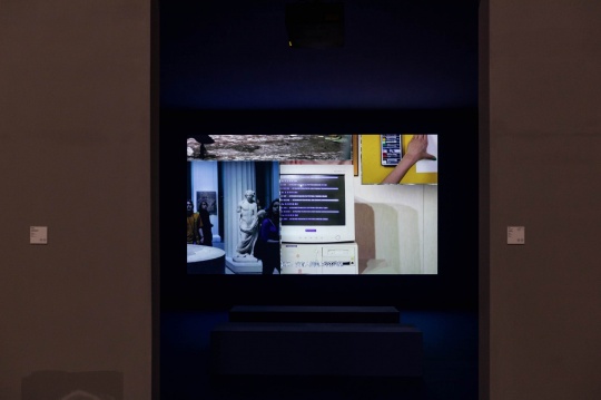 卡米耶·昂罗《太累了》 影像投影 彩色有声 13分钟 2013
图片由艺术家、塞莱克斯电影制作公司和巴黎卡迈勒·梅隆赫画廊提供
