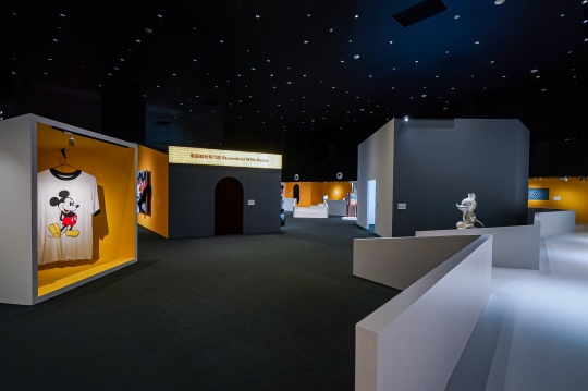 迪士尼与UCCA Lab联合呈现“好奇无界：米奇艺术展全球巡展北京站”