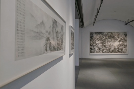 “这本书中我收录了中国艺术家泰祥洲的代表作《天象》，这是这本重要图录中唯一的一件中国当代水墨作品。”
——芝加哥艺术博物馆馆长 James Rondeau
