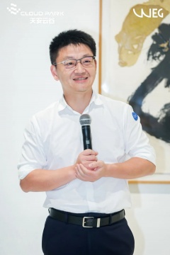 天安骏业集团董事总裁杨毅先生现场致辞

