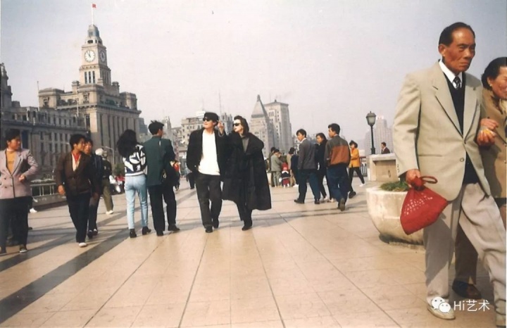 1995年，程昕东与法兰西画廊总监卡特琳娜在上海
