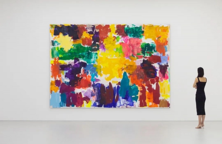 英格丽·弗洛斯《奇迹》80×400cm 布面油画 2019 展览现场，科纳艺术中心
