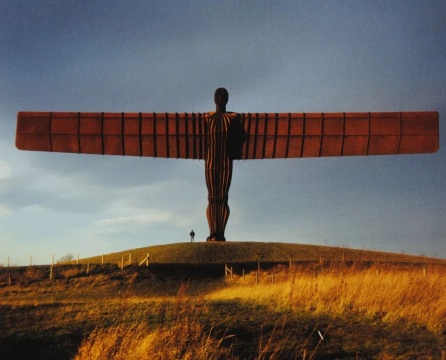 
安东尼·葛姆雷《北方天使》 
2000×5400×2200cm 钢 1998
©艺术家
