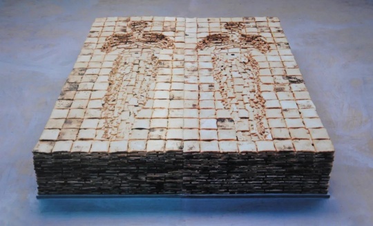
安东尼·葛姆雷《床》
22×220×168cm 面包、蜡 1980—1981
©艺术家

