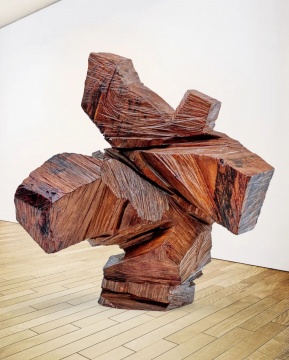 
朱铭“太极”系列《转身踢腿》
52.5×46.7×37.8cm 木雕 1992
