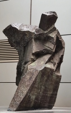 
朱铭“太极”系列《单鞭》
94×120×180cm 青铜 1994
何香凝美术馆藏，摄影：陈卓尔


