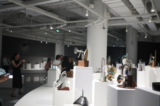 “天际线：管怀宾作品展”金鸡湖美术馆展览现场
