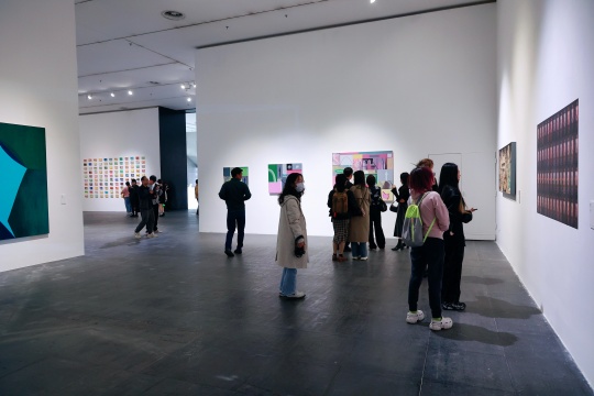 教室变展厅：首届绘画艺术学院年展带来独特艺术体验