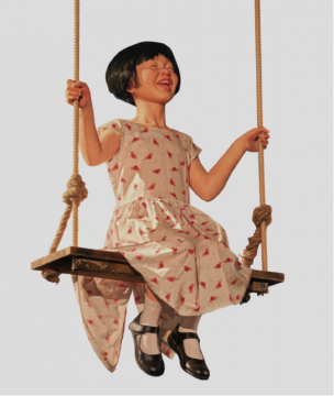 
《女孩与秋千》  120 ×40×40cm 装置，综合材料 限量 3 版 2018

 

