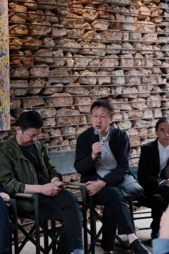 批评家、策展人、当代美术史著作者者，国家一级美术师、武汉合美术馆执行馆长鲁虹
