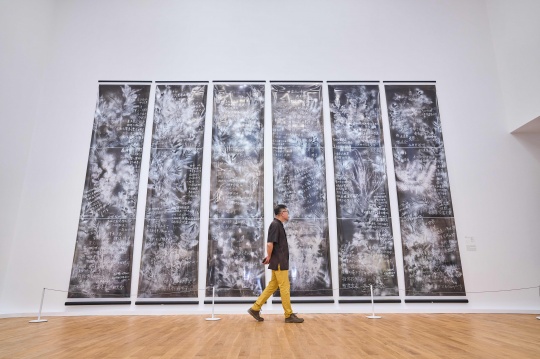 艺术家王璜生在展览现场
艺术家王璜生在展览现场