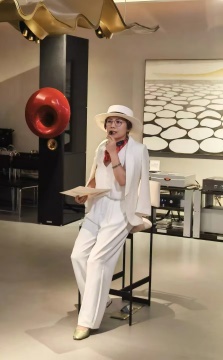 艺术家吕美 (图片来源:在3画廊)
艺术家吕美 (图片来源:在3画廊)