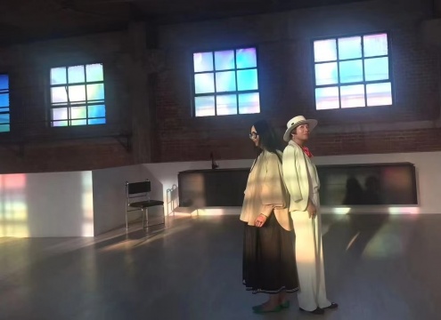 策展人棉布与艺术家吕美 (图片来源:在3画廊)
策展人棉布与艺术家吕美 (图片来源:在3画廊)