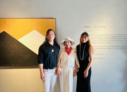 艺术家和女儿ALICE&儿子ALAN (图片来源:在3画廊)
艺术家和女儿ALICE&儿子ALAN (图片来源:在3画廊)