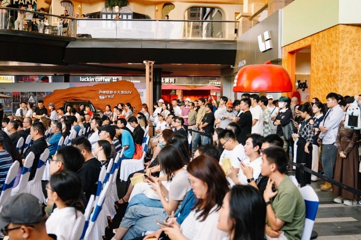 “出壳:西安老城根艺术场”开幕现场
西安老城根G park,2024
“出壳:西安老城根艺术场”开幕现场
西安老城根G park,2024