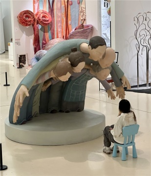 王健烨姐姐与作品互动
王健烨姐姐与作品互动