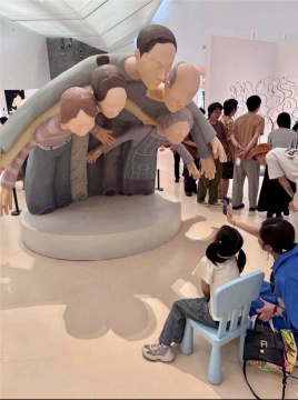 央美王健烨毕业创作《锐角》:爱与被爱的悖论 央美王健烨毕业创作《锐角》:爱与被爱的悖论