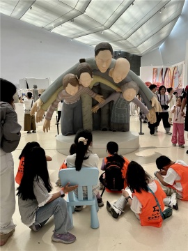 央美王健烨毕业创作《锐角》:爱与被爱的悖论 央美王健烨毕业创作《锐角》:爱与被爱的悖论