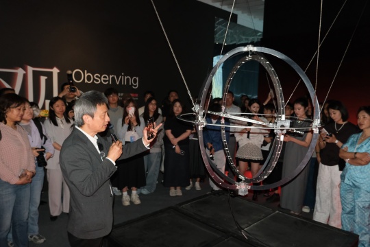 费俊x黄渤：“情绪剧场——情绪艺术体验展”于青岛云上海天艺术中心开展