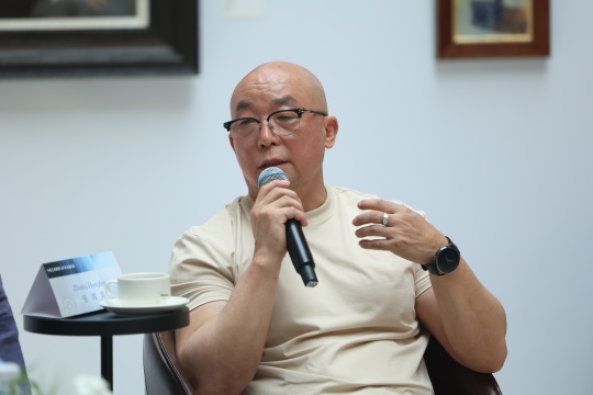 盛鑫煜艺术创始人、国际策展人 张鸿宾
