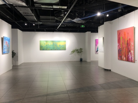 生命的交响—— 康有和与康鹤鸣笔下的动植物交织