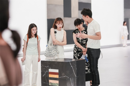肖恩·斯库利:四川音乐学院美术馆以世界级抽象大展确立学术新坐标 肖恩·斯库利:四川音乐学院美术馆以世界级抽象大展确立学术新坐标