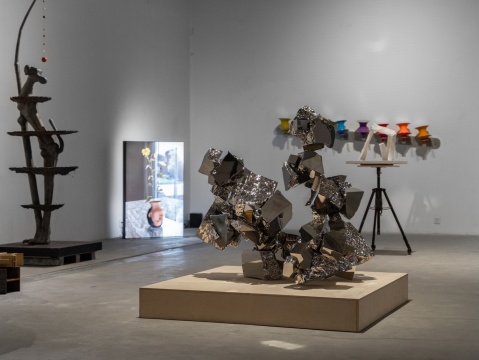山中天艺术中心新展“雕塑小史”:打破线性时间的束缚,让不同时代的雕塑作品展开对话 山中天艺术中心新展“雕塑小史”:打破线性时间的束缚,让不同时代的雕塑作品展开对话