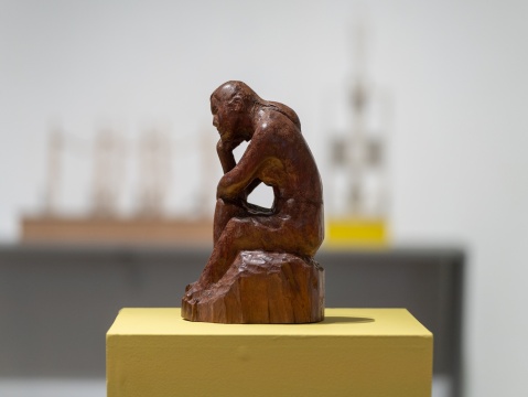 《心事》,刘焕章,红木,38×18×13cm,2014
《心事》,刘焕章,红木,38×18×13cm,2014