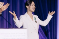 铁西区的法兰西勋章：徐比莉的艺术与文学骑士之路