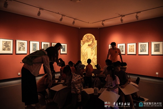 “缪斯的花冠:阿尔丰斯·穆夏的繁花诗篇” 在青岛市美术馆开展 “缪斯的花冠:阿尔丰斯·穆夏的繁花诗篇” 在青岛市美术馆开展