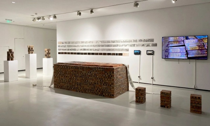 《脚手架上下的生活》，“明天雕塑奖”展览现场

罗中立美术馆，2023年3月22日
