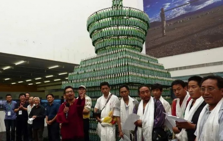 “烈日西藏——西藏当代艺术大展”展览现场,
宋庄美术馆,北京,2010
“烈日西藏——西藏当代艺术大展”展览现场,
宋庄美术馆,北京,2010