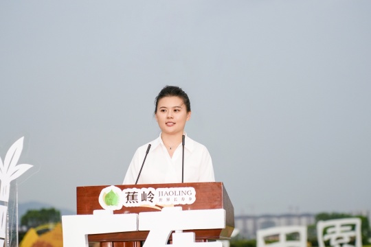 丽江市古城区政府党组成员、副区长唐天浩致辞
丽江市古城区政府党组成员、副区长唐天浩致辞
