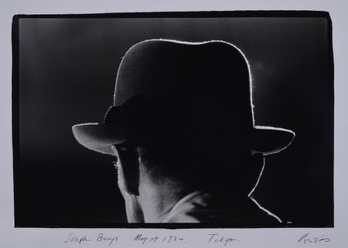 约瑟夫 · 博伊斯,安斋重男,1984年,90.3×111.7cm,收藏级艺术微喷,中央美术学院美术馆藏 约瑟夫 · 博伊斯,安斋重男,1984年,90.3×111.7cm,收藏级艺术微喷,中央美术学院美术馆藏