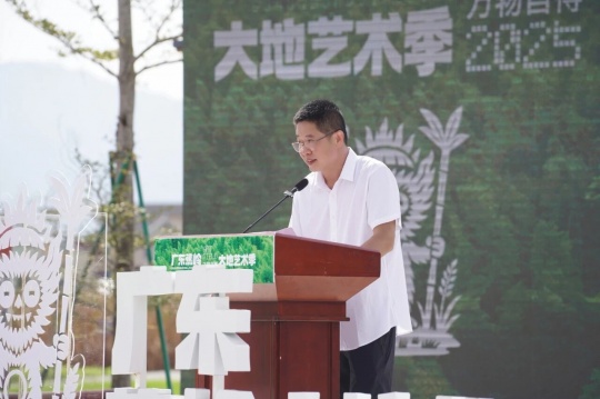 广东蕉岭大地艺术季发起人之一，原生跨域艺术家郑泽生
