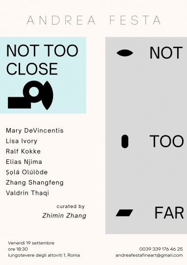 《NOT TOO CLOSE, NOT TOO FAR》展览海报
 《NOT TOO CLOSE, NOT TOO FAR》展览海报