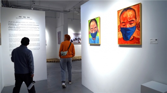 杨烨炘个展《不看、不听、不说》开幕:探讨“沉默”的意义 杨烨炘个展《不看、不听、不说》开幕:探讨“沉默”的意义