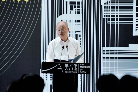 四川音乐学院党委常委、副院长,四川省雕塑协会会长牟文虎主持开幕式
四川音乐学院党委常委、副院长,四川省雕塑协会会长牟文虎主持开幕式